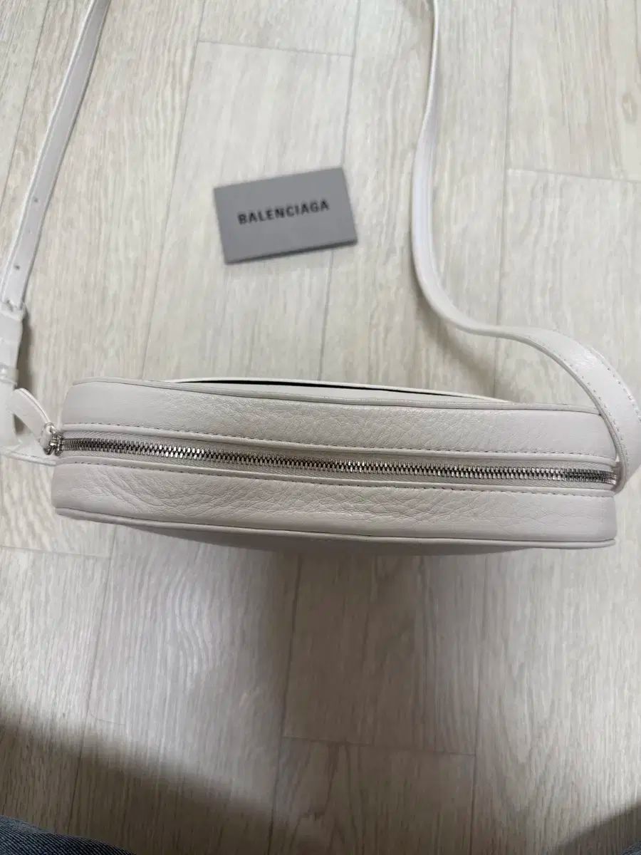 バレンシアガ　エブリデイ　カメラバッグ　グレー バレンシアガ ショルダーバッグ エブリデイ カメラバッグ グレー