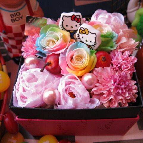 キティ フラワーギフト 箱を開けてサプライズ キティ ダニエル キャンドル入り ボックス レインボーローズ プリザーブドフラワー