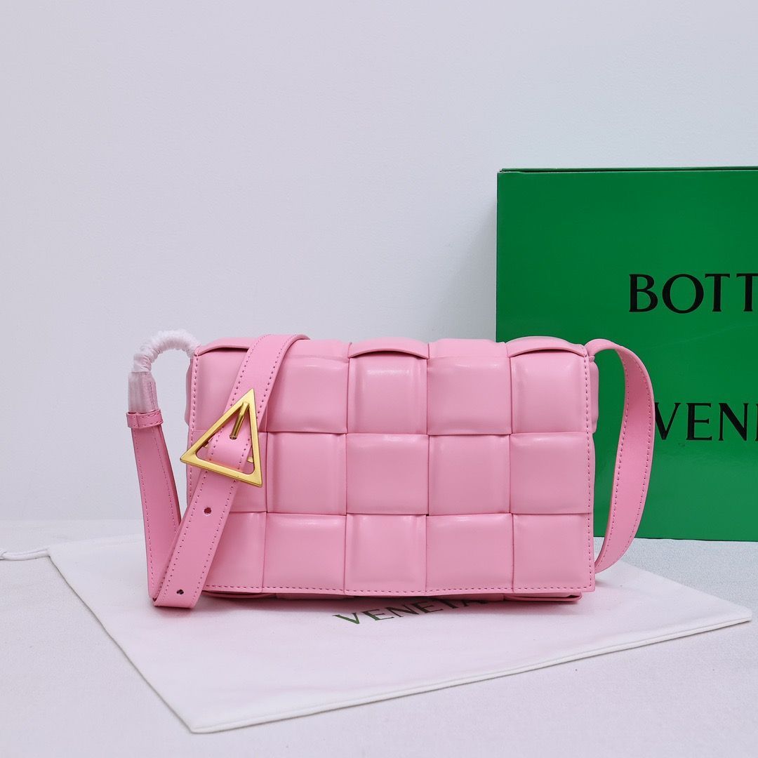 ボッテガヴェネタ BOTTEGA VENETA バッグ レディース ブランド マキシイントレチャート ショルダーバッグ ラムスキン キャンディカセット  プール ピンク おしゃれ 小さめ コンパクト カジュアル 可愛い おでかけ - メルカリ