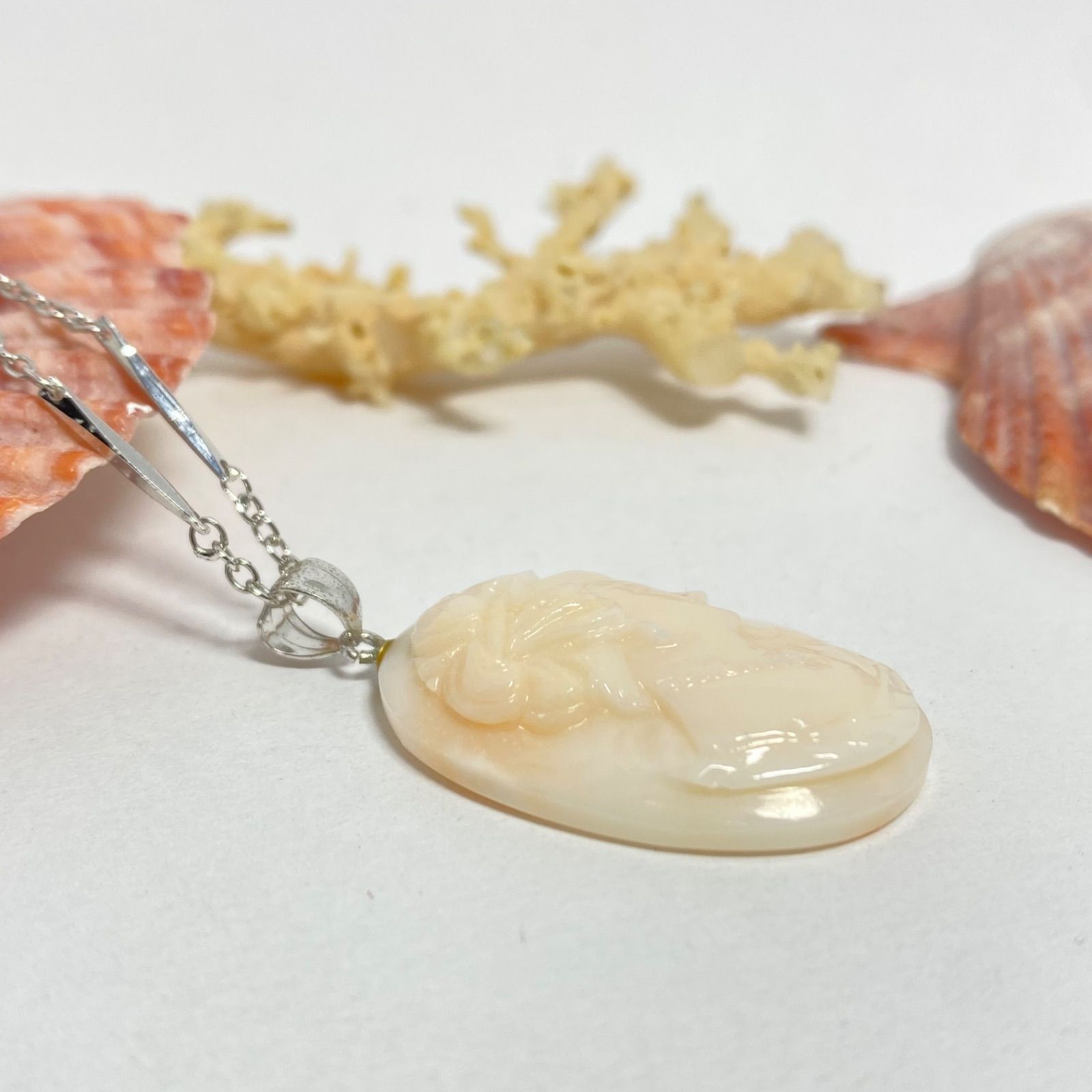 天然珊瑚ビーズネックレス　天然珊瑚彫刻美人ペンダント 天然珊瑚ビーズネックレス天然珊瑚彫刻美人ペンダント