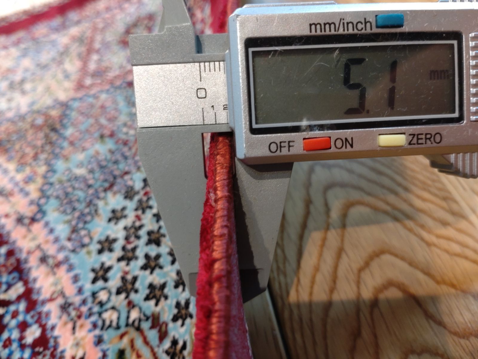 ペルシャ絨毯 ネイアブリシャム