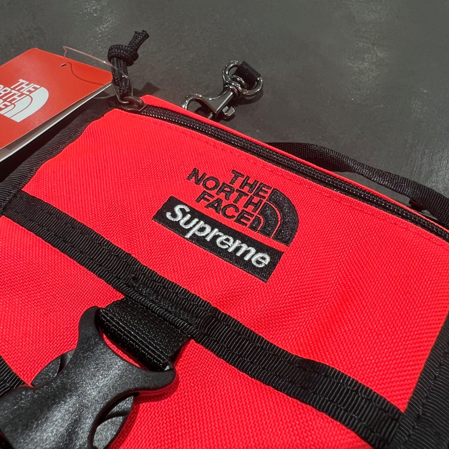 国内正規 未使用品 Supreme × THE NORTH FACE 20SS RTG Utility Pouch NM81961I コラボ  ユーティリティポーチ ショルダーバッグ シュプリーム ノースフェイス ロケットレッド F 66012A3 - メルカリ