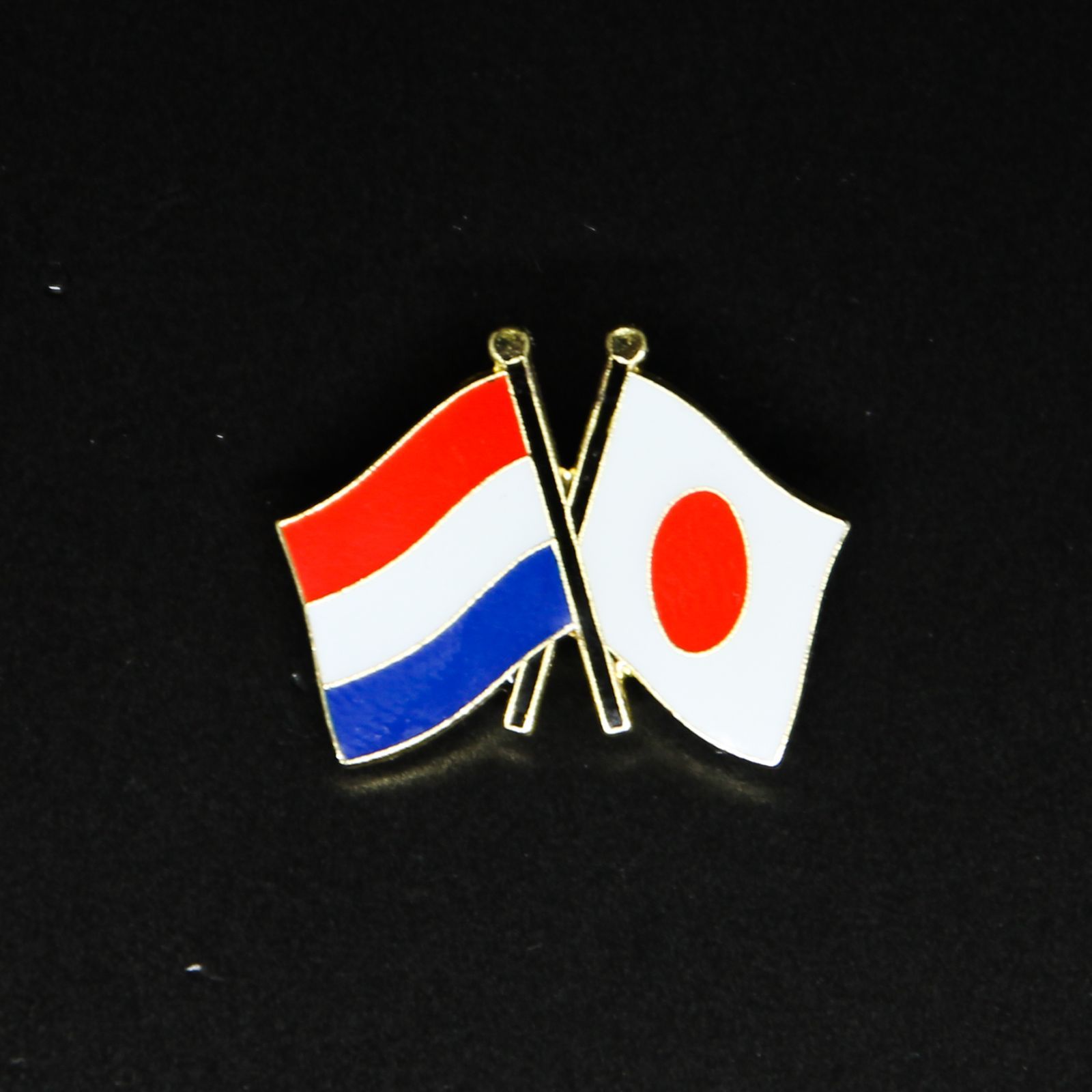 【非売品】オランダ大使館バッジ オランダ国旗友好ピンバッジ（オランダ×日本） - メルカリ