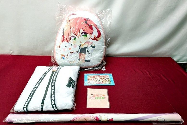 ホロライブ さくらみこ 活動4周年記念フルセット みこだにぇダイカットクッション 35Pのえり～とパーカー 4周年ライブの裏側 B2タペストリー 35Pあんぜん証明書 箔押し複製サイン＆メッセージ入りおるだん描き下ろしポストカード 830