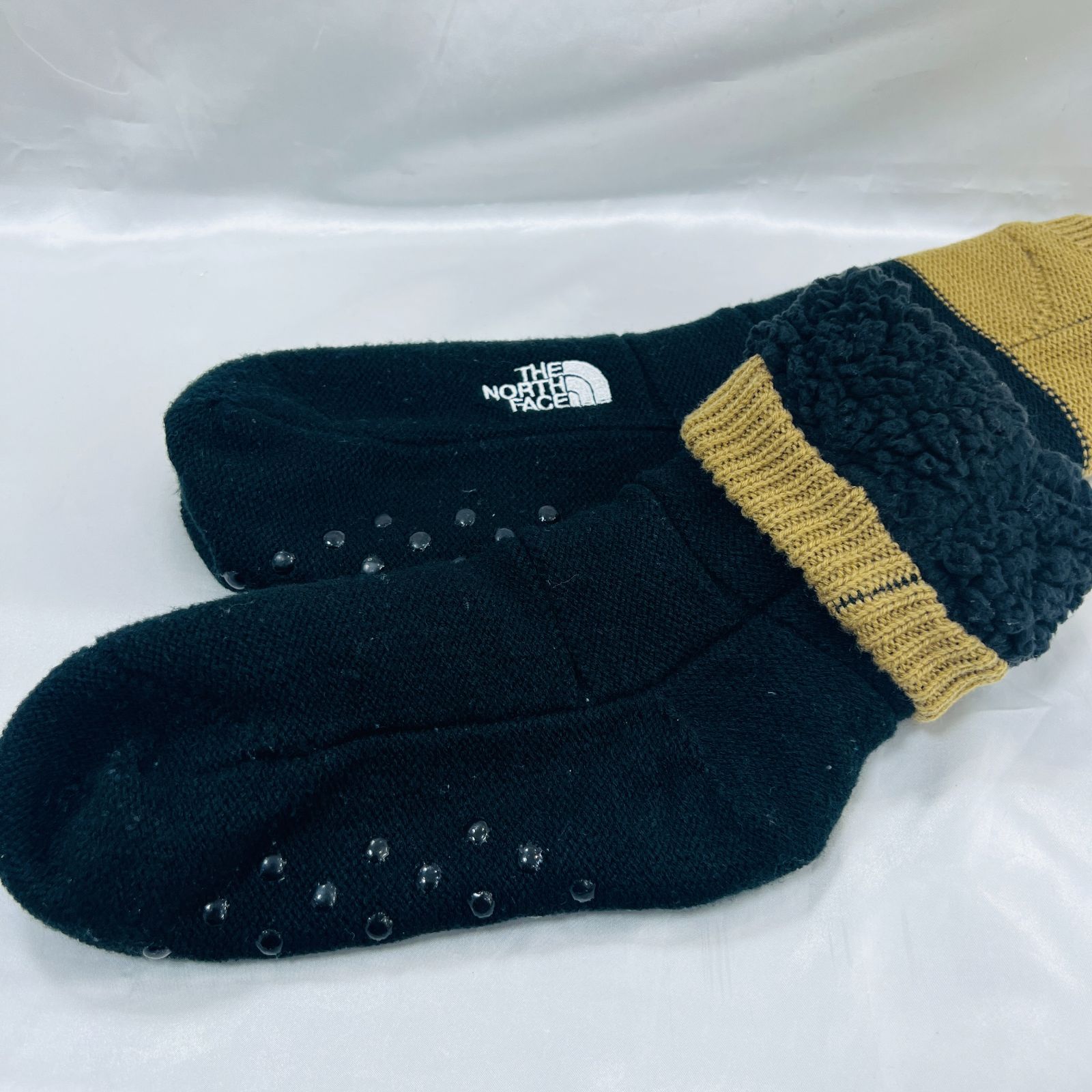 A【古着】THE NORTH FACE アウトドアソックス 黒・カーキ S M サイズ 