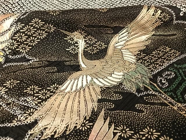 平和屋着物○豪華振袖 絞り 束ね熨斗飛鶴花文 黒地 金彩 正絹 逸品  
