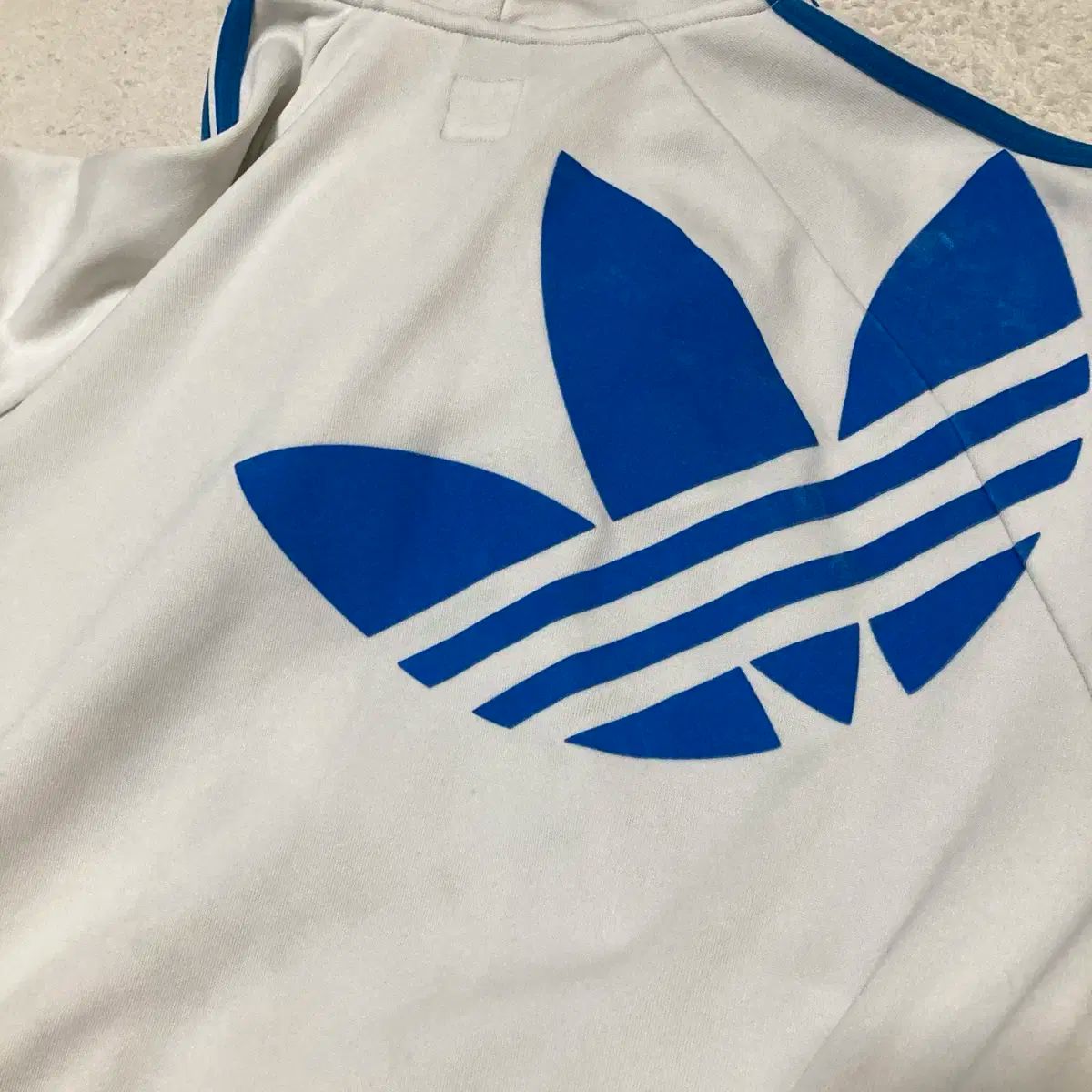 必須アイテム adidas 白 青 WHO フードロックジャージ L