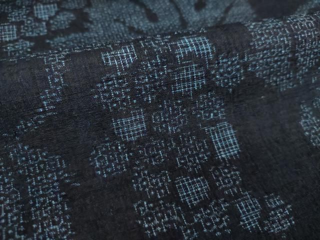 平和屋着物○本場結城紬 重要無形文化財 100亀甲 葡萄蔦の葉文 大丸