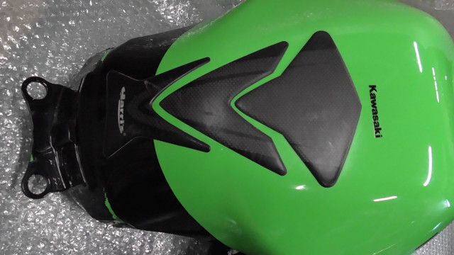 ニンジャ Ninja 250R EX250K-A17xxx の タンク 1761179826 BRIGHTFACE_UK