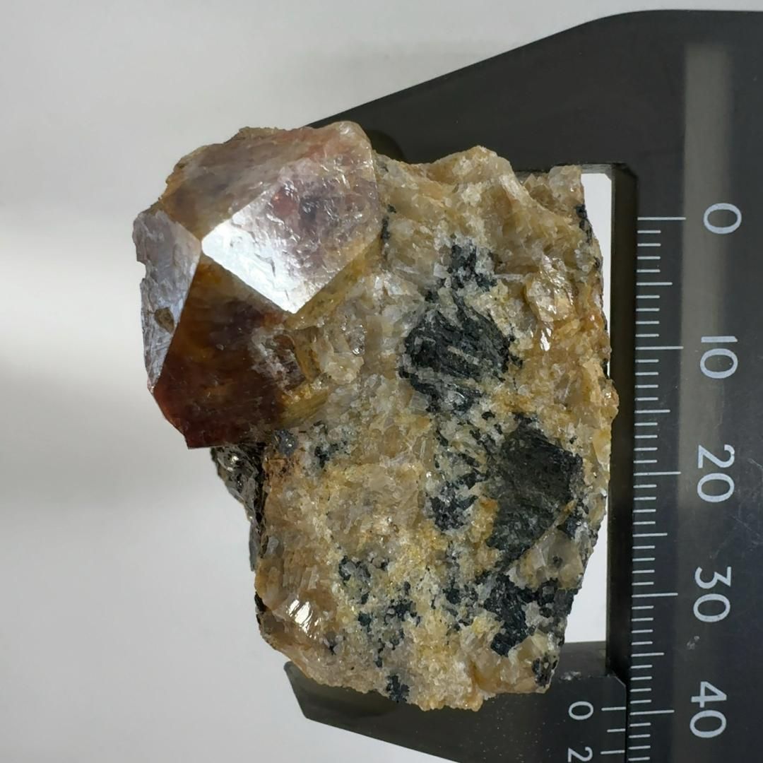 【E28557】 ジルコン 風信子鉱 ヒヤシンス Zircon 天然石 鉱物 原石 結晶 パワーストーン 風信子鉱