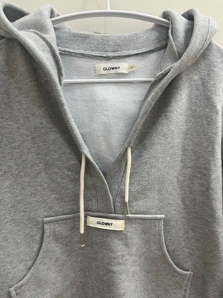 新製品 GLOWNY CIAO V CUT HOODIE Sサイズ MUSINSA公式 | GLOWNY CIAO V CUT HOODIE (GRAY)