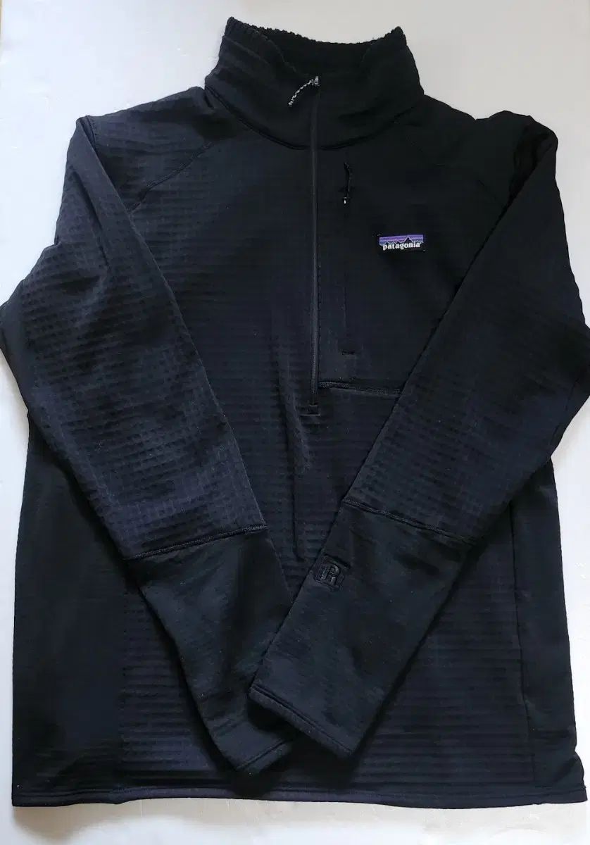 パタゴニア R 1 プルオーバー 25年製品