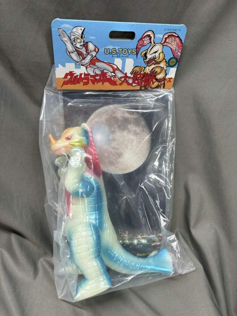 U.S.TOYS ウルトラマンA大怪獣シリーズ ルナチクス 蓄光成型 赤