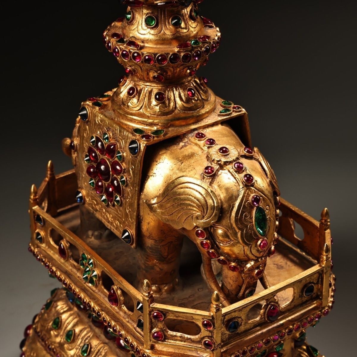 中国古美術・旧蔵鎏金の太平ぞう・純手作り・純銅製・高浮彫・置物・文房・風水開運 中国古美術・旧蔵鎏金の太平ぞう・純手作り・純銅製・高浮彫