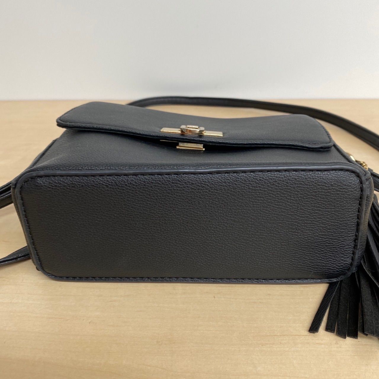 chausser ショセ　オールレザー　ショルダーバッグ Chausser(ショセ)ショルダーバッグBlack | Lin total fashion