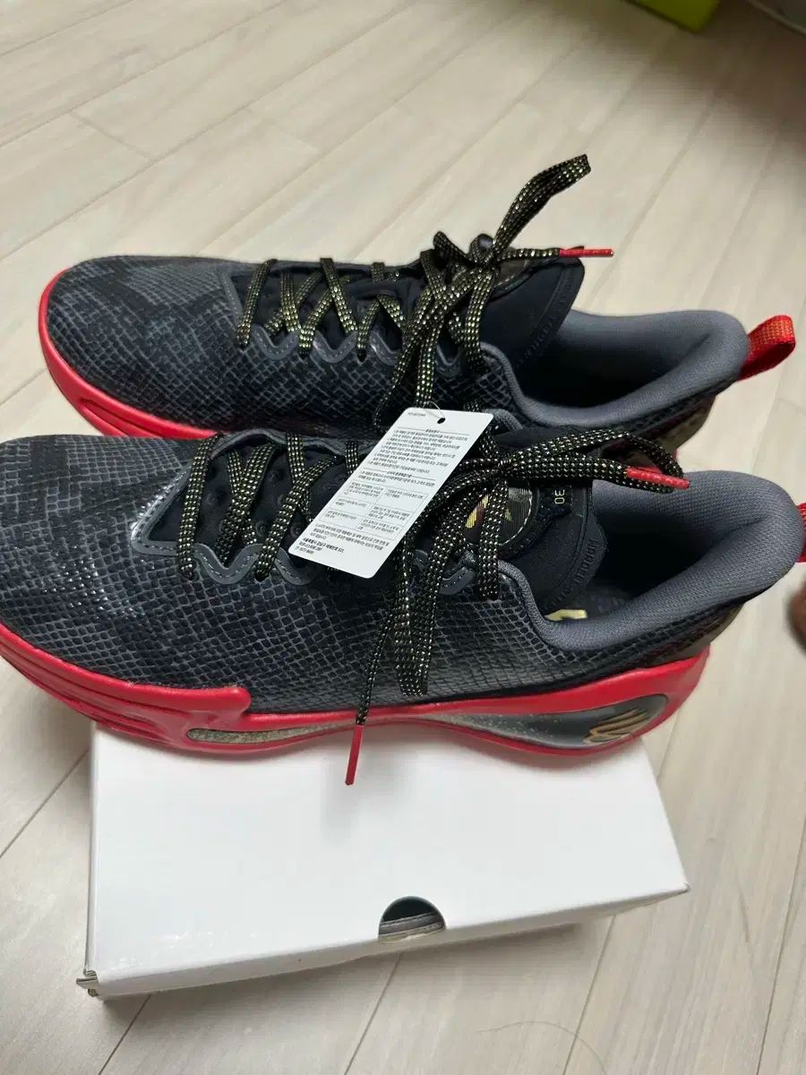 UNDER ARMOUR(アンダーアーマー) カリー 12 新品 購入時 サッカーシューズ スペシャルギフト