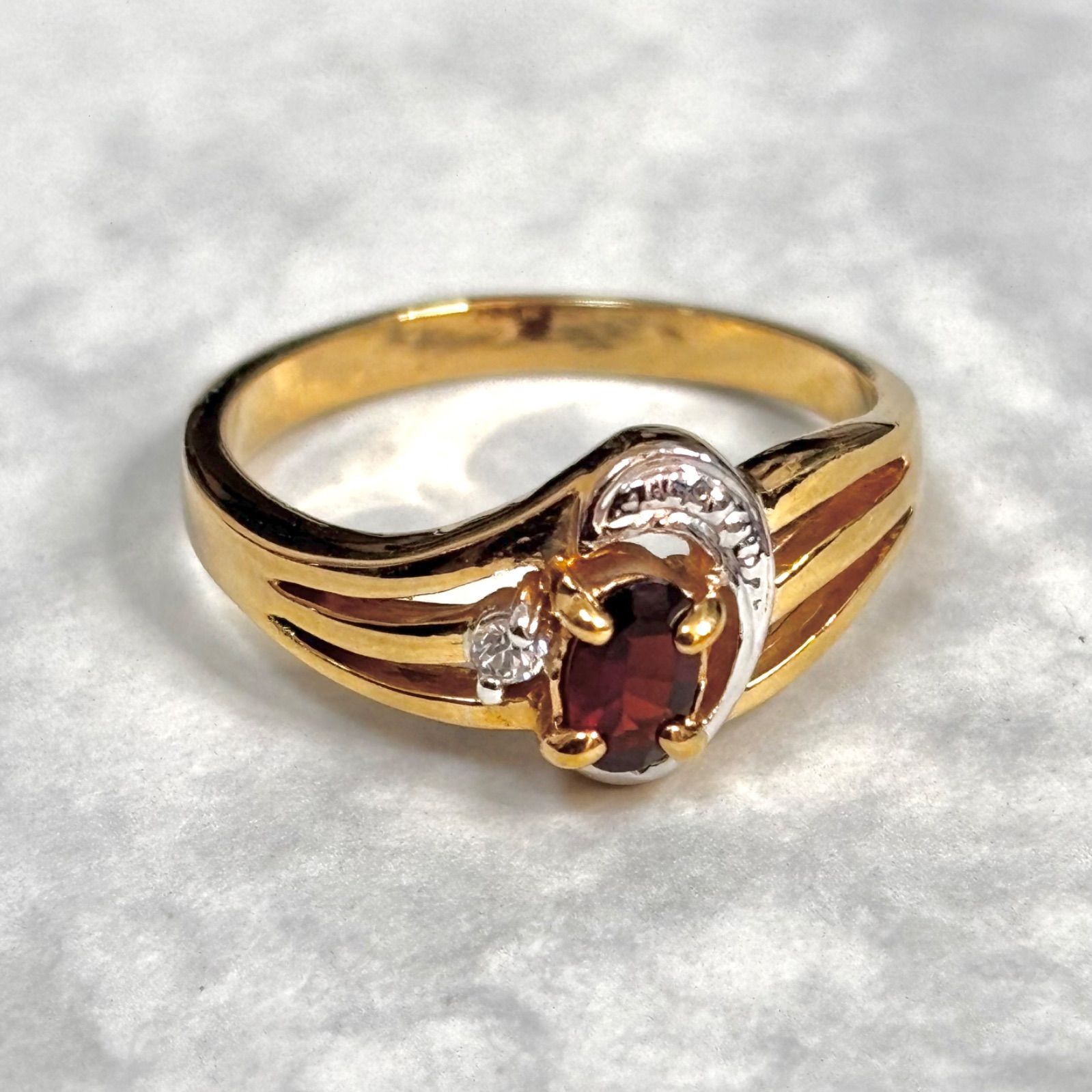 美品⭐️シルバー925と赤石の指輪】 刻印は925 リングサイズ約11