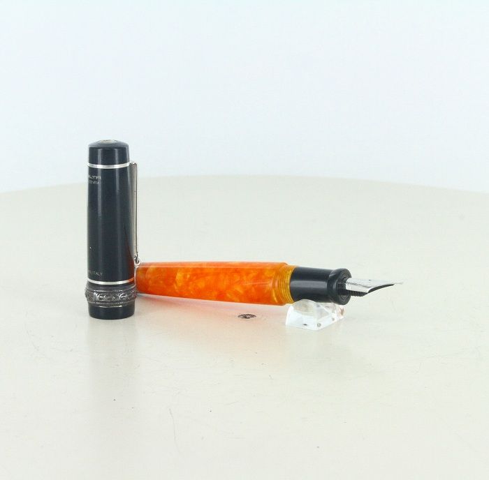 デルタ 万年筆 ドルチェビータミディアム（初期型、18k、F） 廃盤品