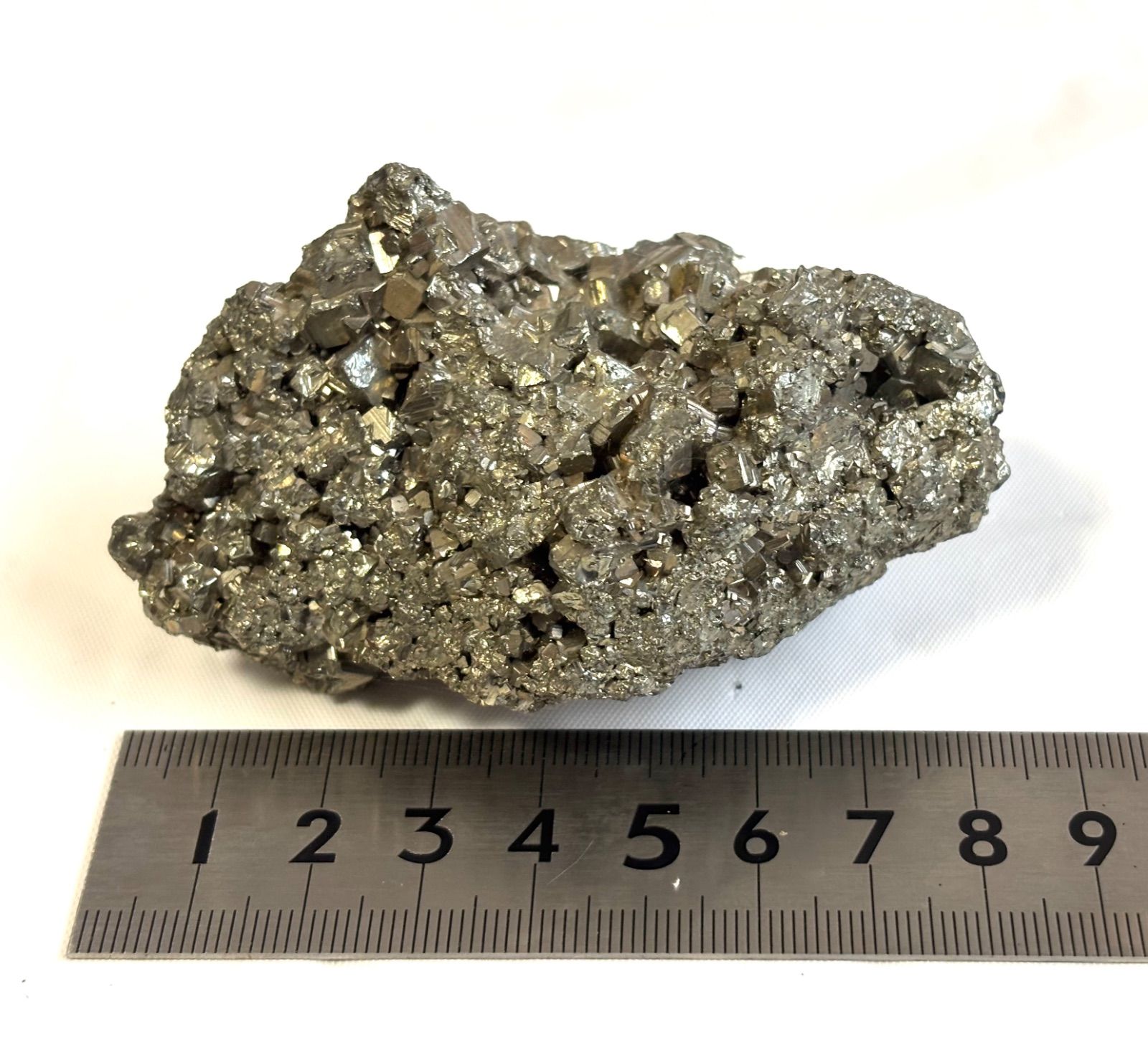 パイライト　約3.8kg　原石　パワーストーン パイライト 原石 母岩付き 】 黄鉄鉱 pyrite 危険回避 魔除け