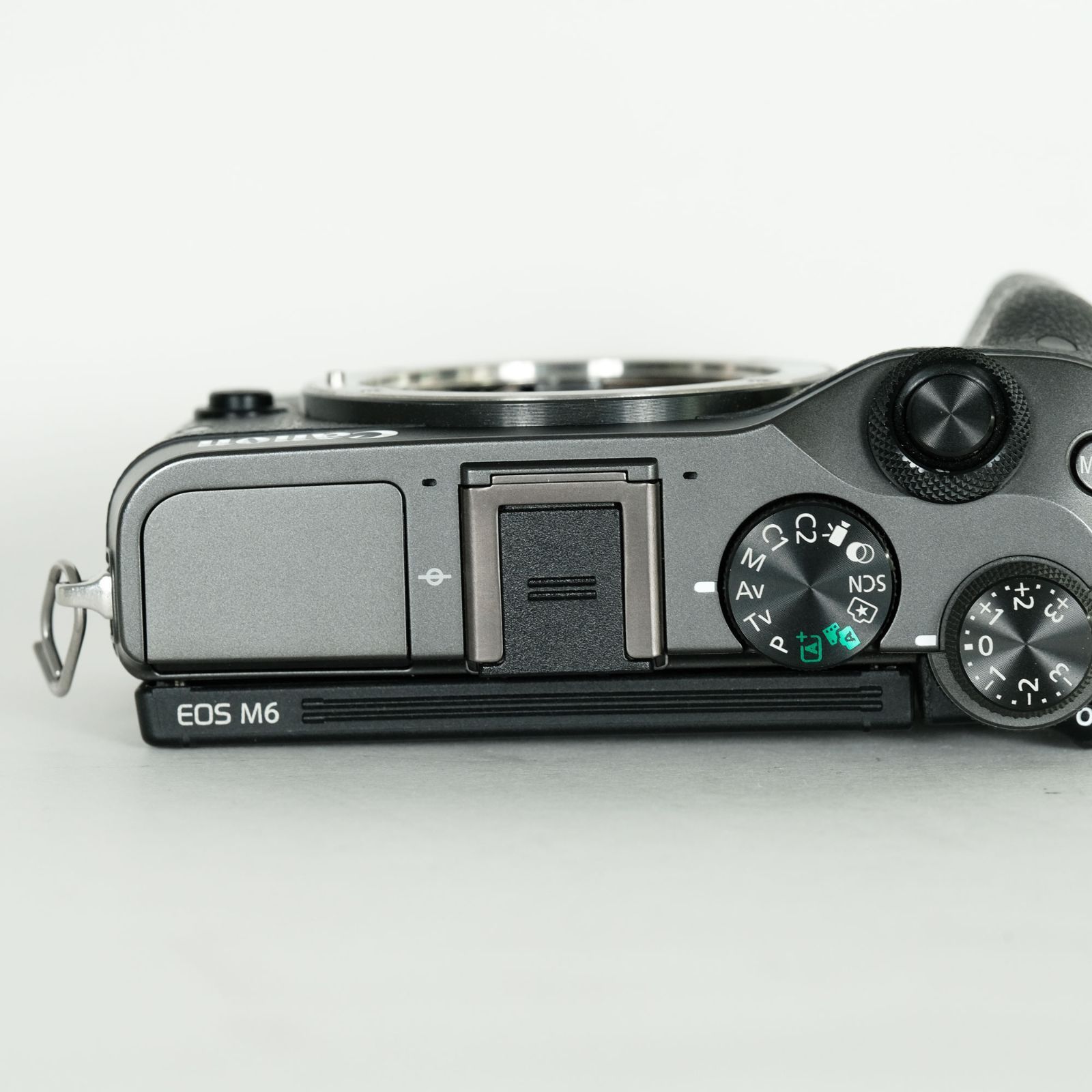 良品] Canon EOS M6 [ボディ ブラック] / キヤノンEF-Mマウント