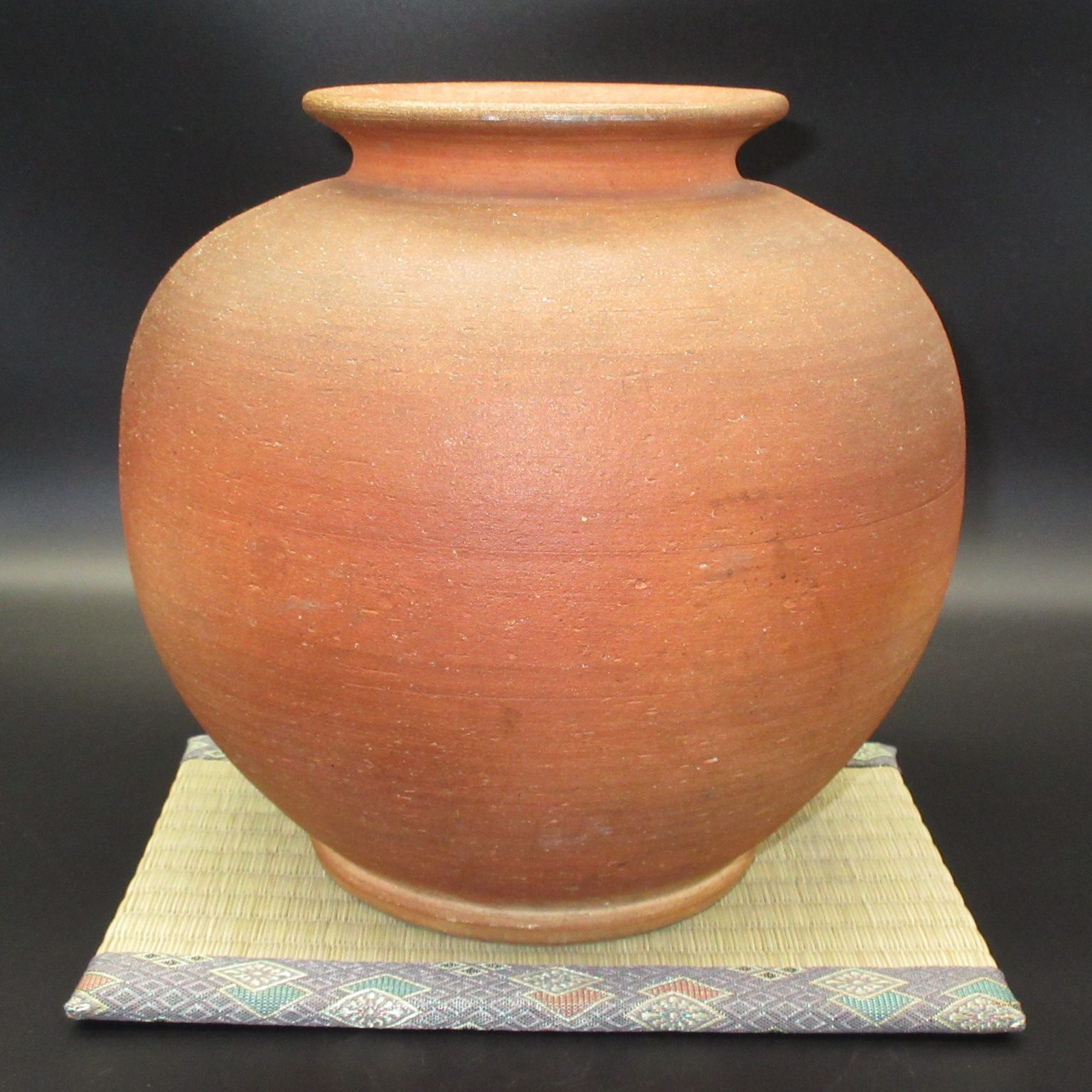 ☆陶器 信楽焼 丸型 白花模様 花器 花生 花瓶 飾壺 壺 置物