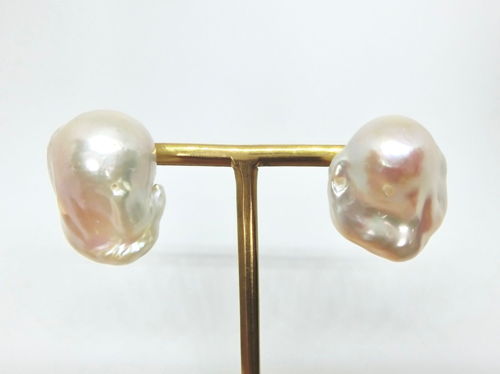 バロックパールイヤリング（超大粒）C - メルカリ 