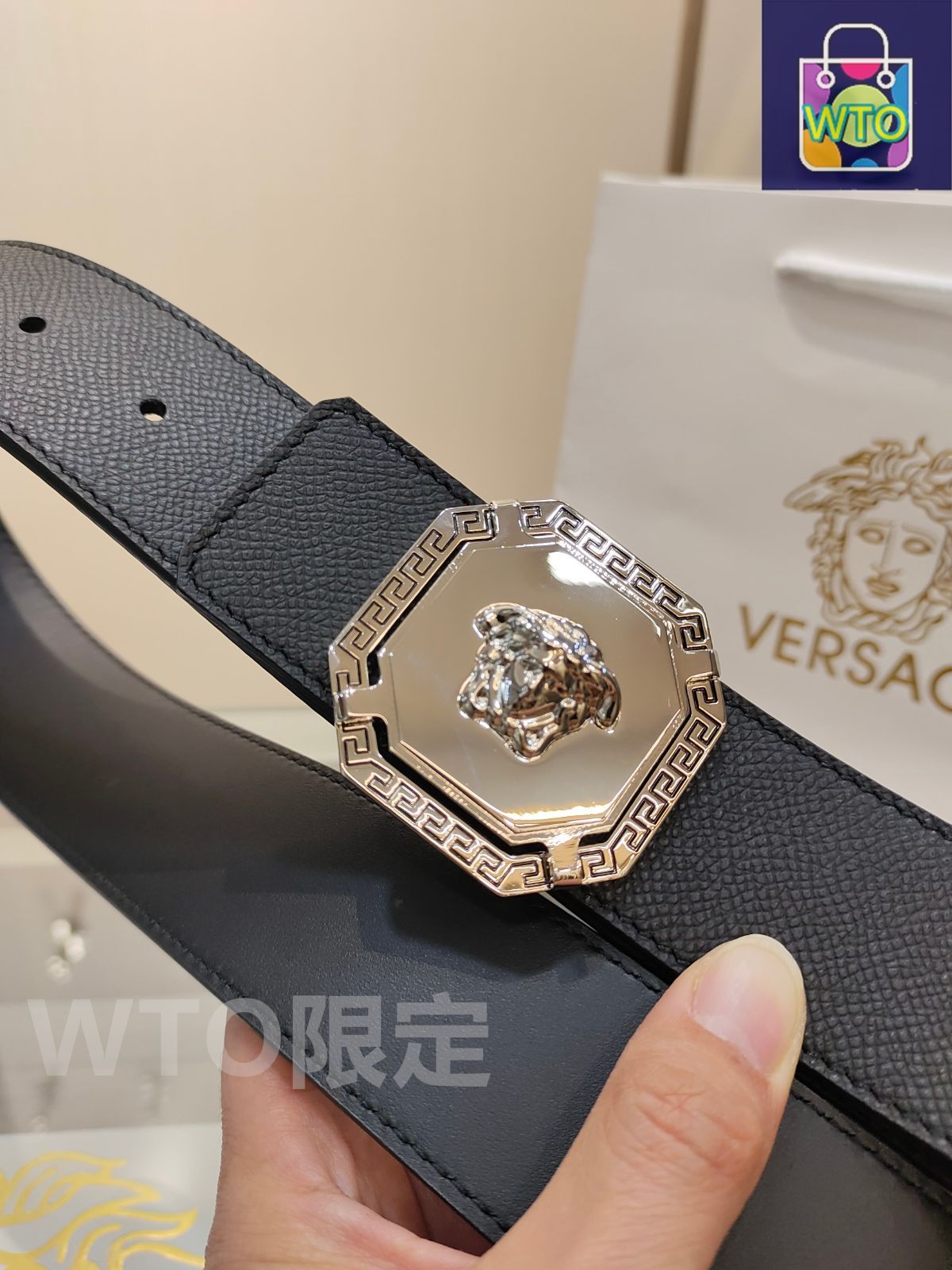 新品ベルト✨　ヴェルサーチ　P5Q 34㎜　黒　ユニセックス　腕時計 VERSACE - 新品ベルト✨ ヴェルサーチ P5Q 34㎜ 黒 ユニセックス