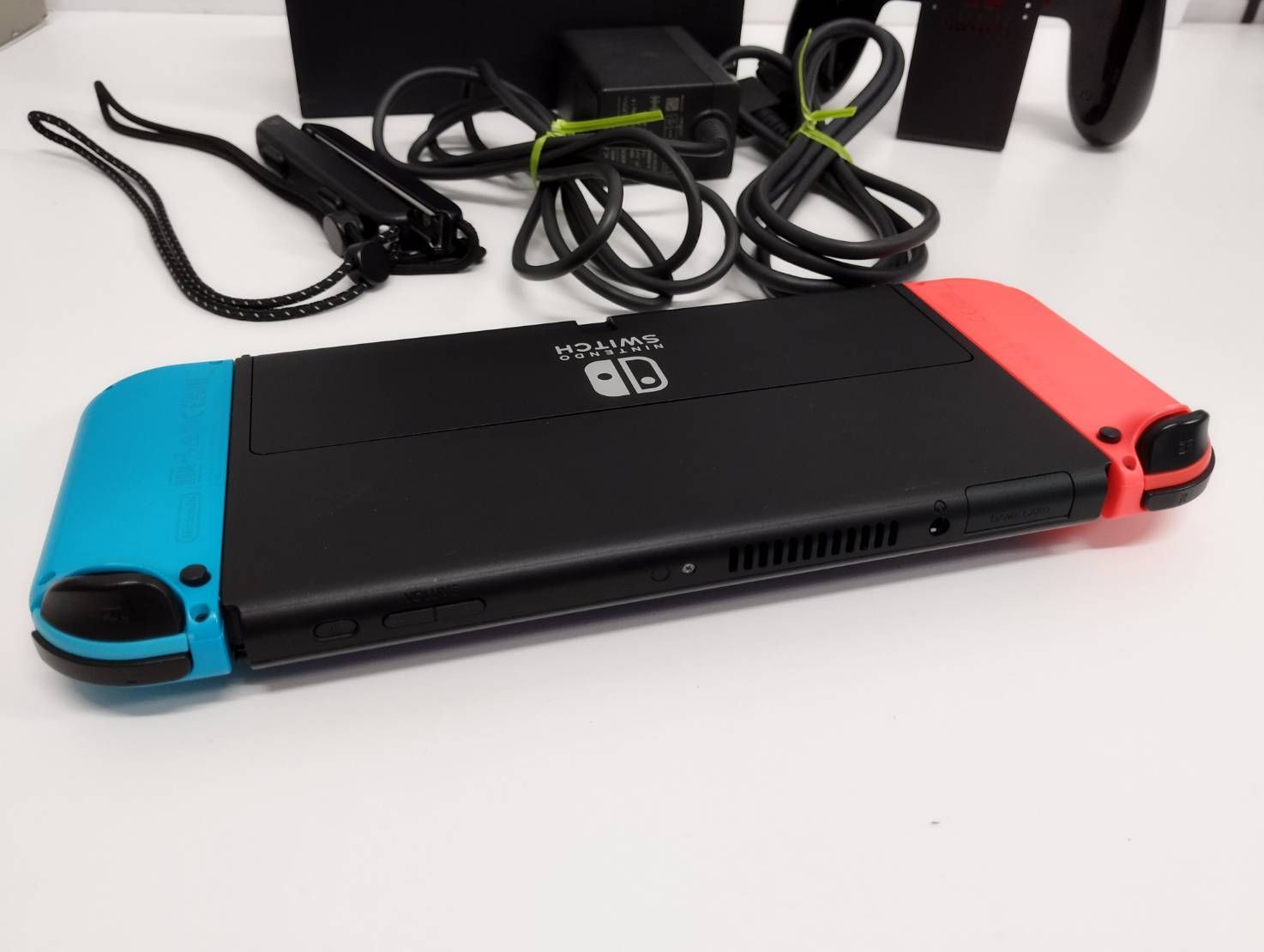 有機ELモデル 本体