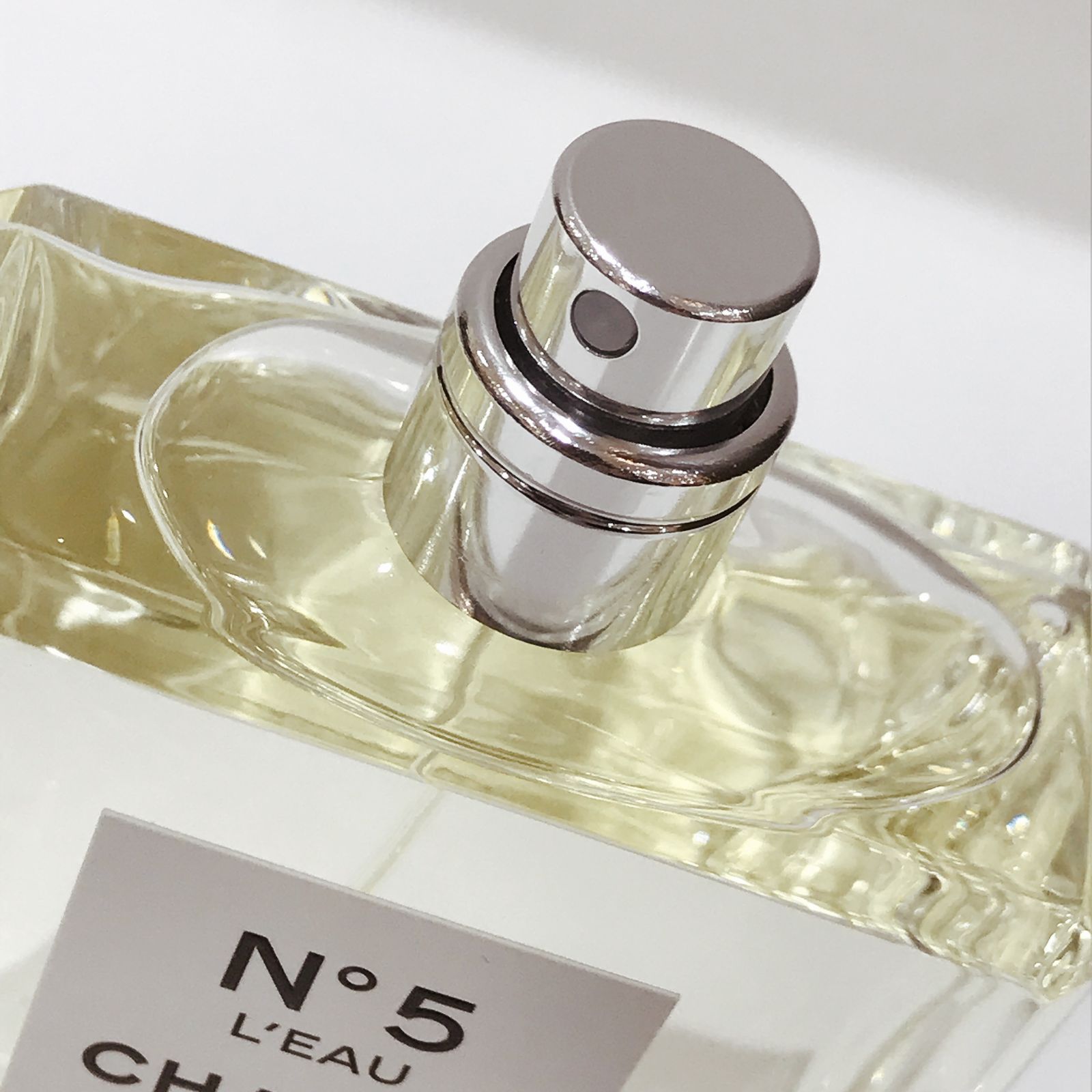 シャネル N°5 ロー オードゥ トワレット シアター コフレ CHANEL N°5 ロー オードゥ トワレット シアターコフレ 【公式通販】