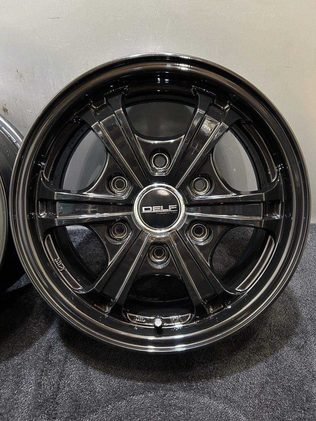 引き取り歓迎　ハイエース　15インチアルミホイール　Flex DELF05 引き取り歓迎ハイエース15インチアルミホイールFlex DELF05