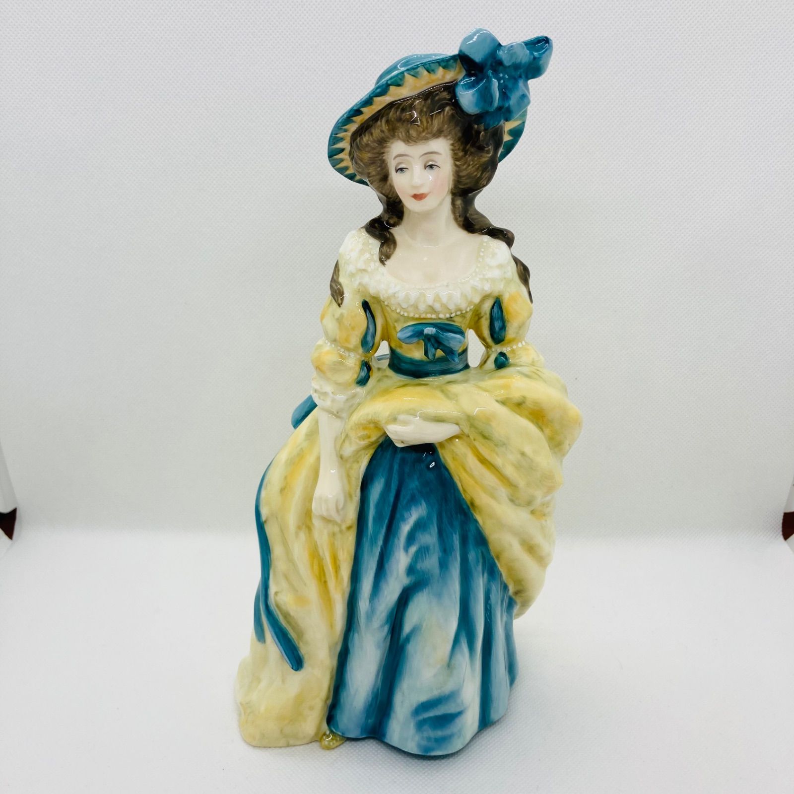 ロイヤルドルトン   ラストワルツ フィギュリン 貴婦人 ロイヤルドルトン ROYAL DOULTON ラストワルツ フィギュリン 貴婦人