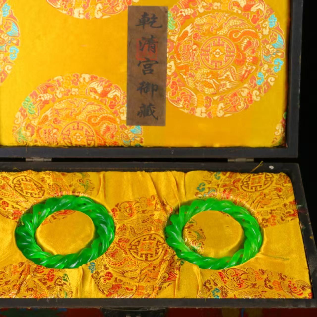 清代 宮廷御蔵 髙氷翡翠彫 帝王緑 腕輪 アクセサリ 置物 時代物 骨董品 旧家蔵岀し 唐物 中国古美術品R092616