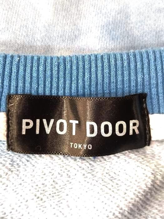 PIVOTDOOR 青 トレーナー