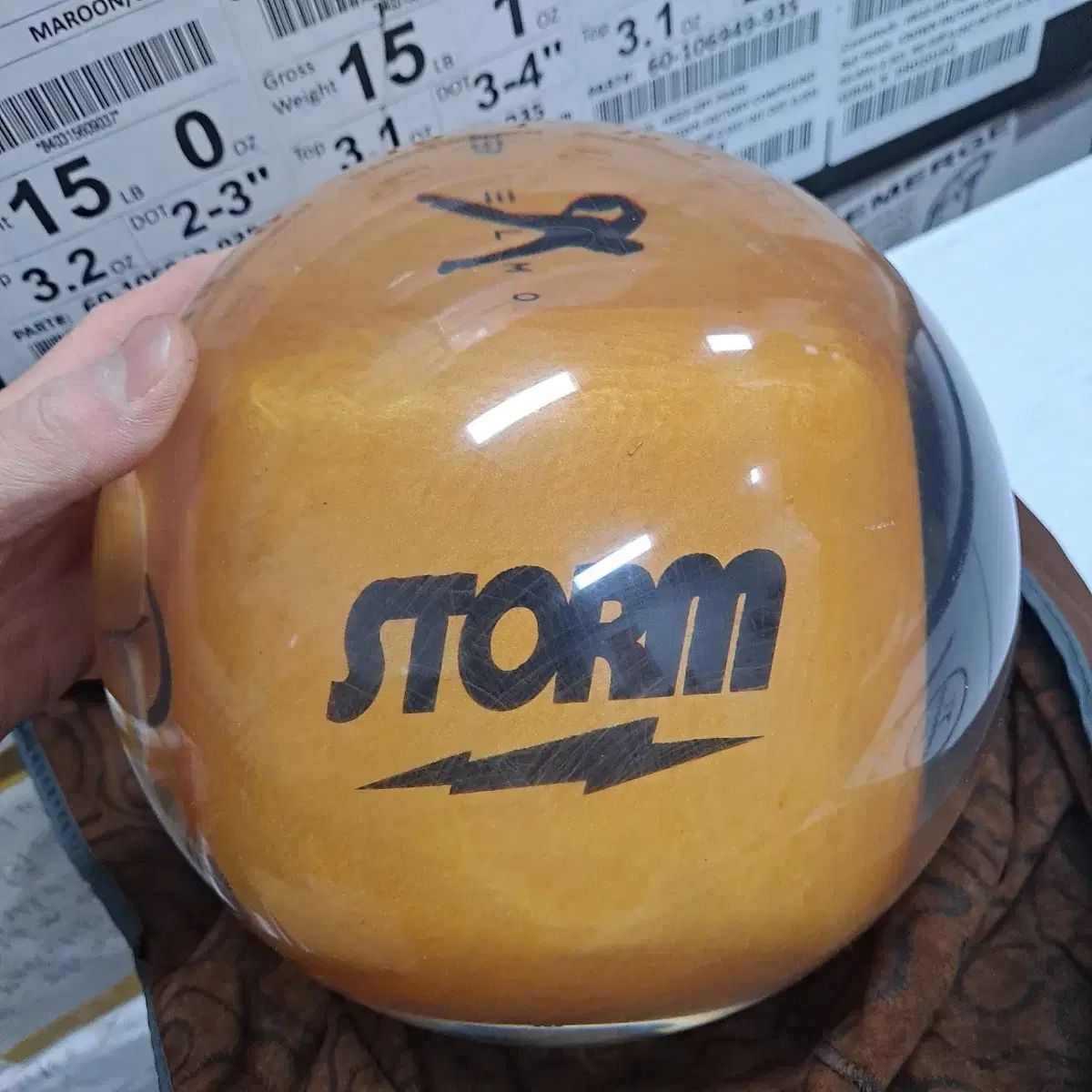 【中古美品】IDentity / STORM 14ポンド 人気，正規品 中古ボウリングボール-ストーム クリアする ハードボール