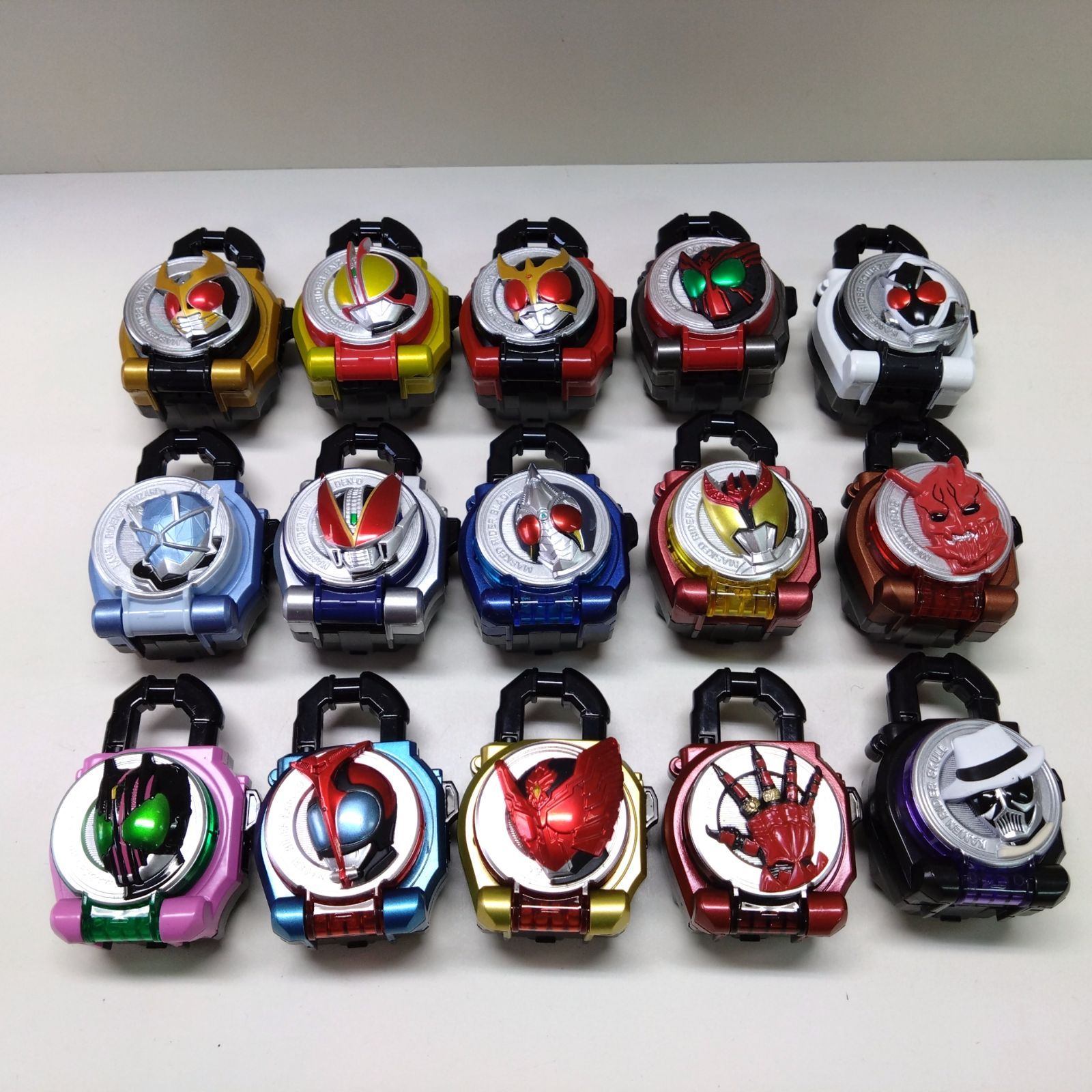 330317 仮面ライダー鎧武 ガイム レジェンドライダー ロックシード まとめ売り 15個 - メルカリ