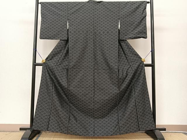 ☆ 本場大島紬 麻の葉模様 一元5マルキ 黒色 トールサイズ K-5203 ☆ 本場大島紬 麻の葉模様 一元5マルキ 黒色 トールサイズ K-5203 本場