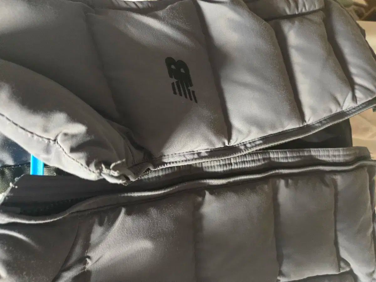 ニューバランス ダウン ベスト グレー