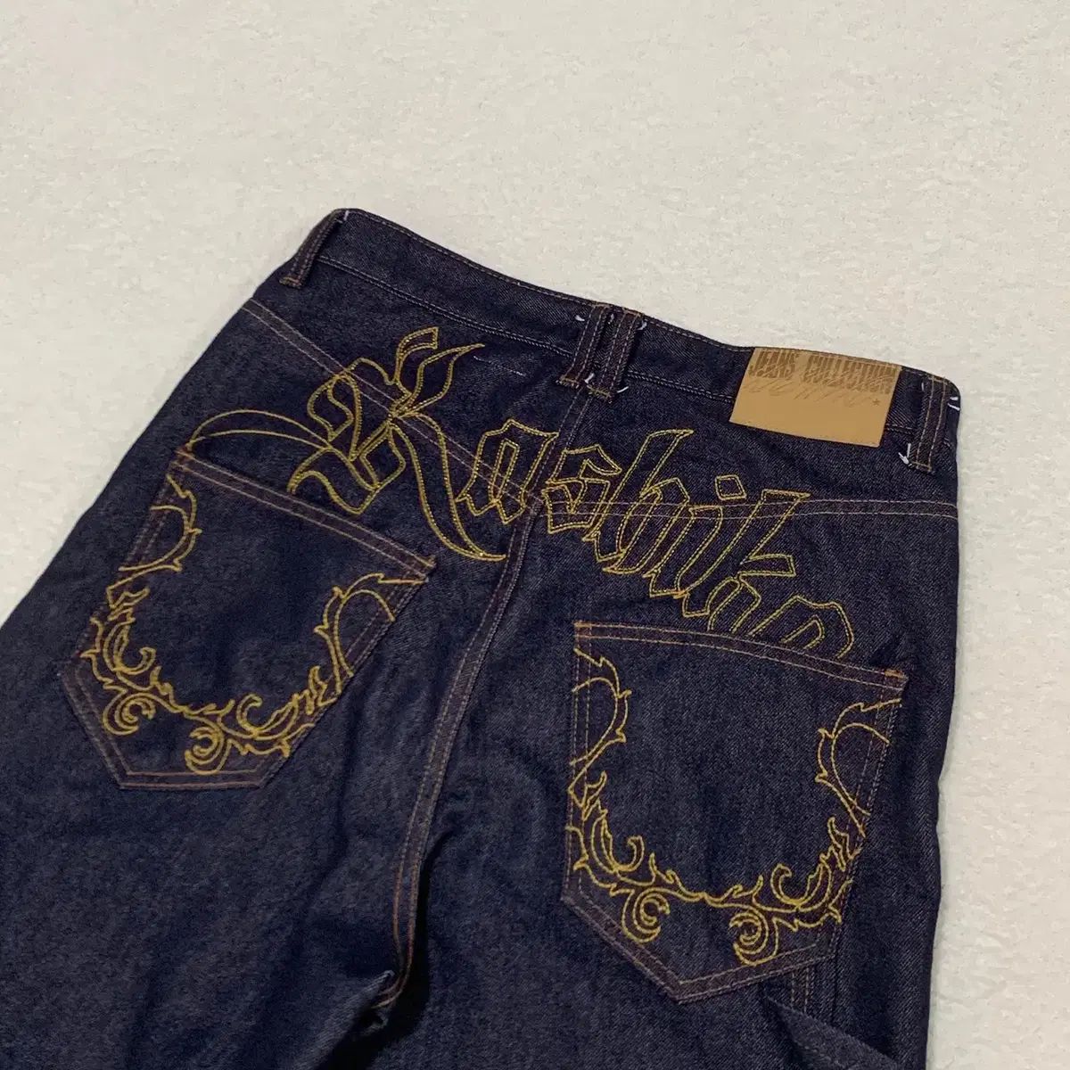 Kashiko デニムパンツ　最終値下げ Kashiko(カシコ) 刺繡 ノンフェイド デニム パンツ 黒 M 販売し