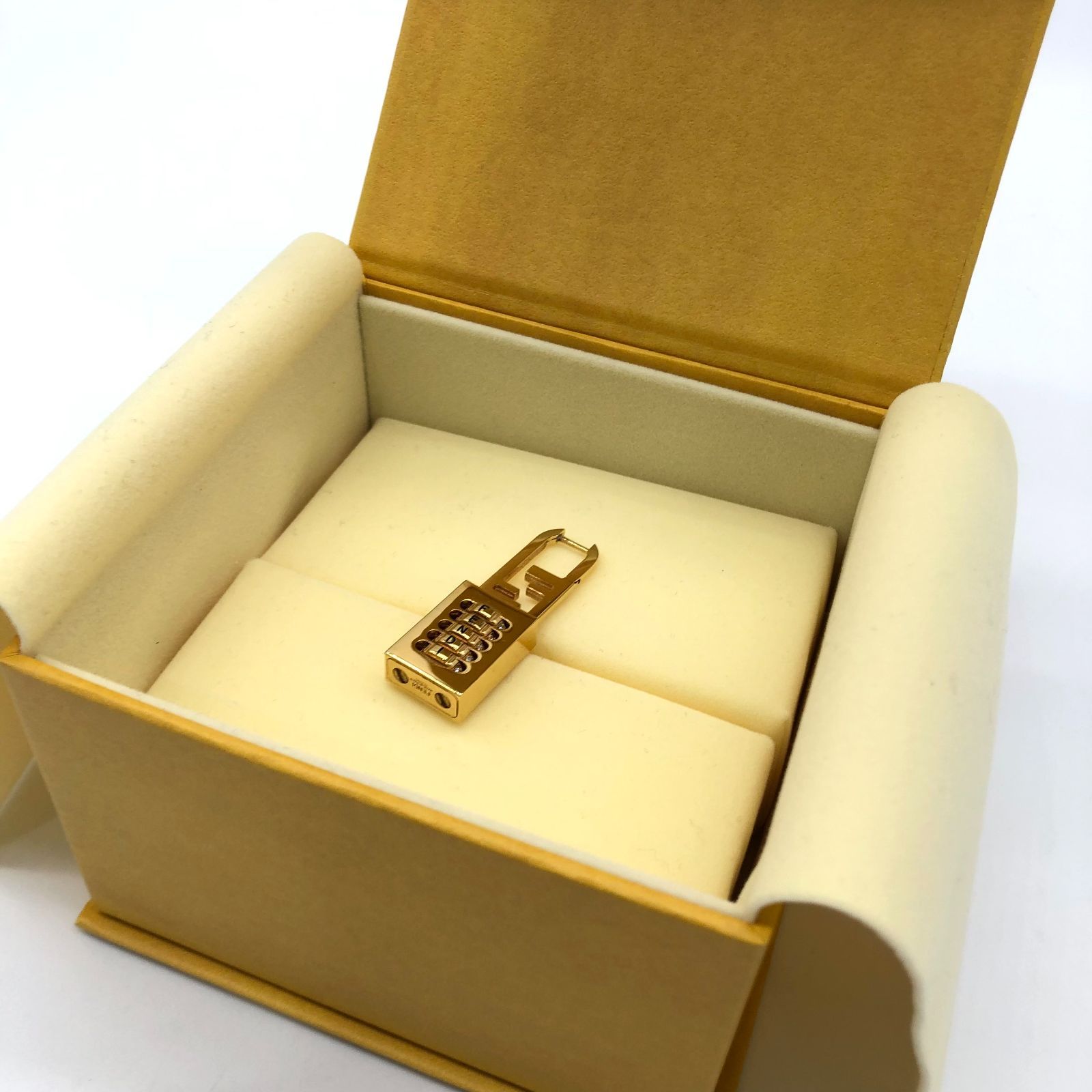 ▽FENDI/フェンディ オーロック シングルパッドロックピアス 箱 ▽FENDI/フェンディ オーロック シングルパッドロックピアス 箱