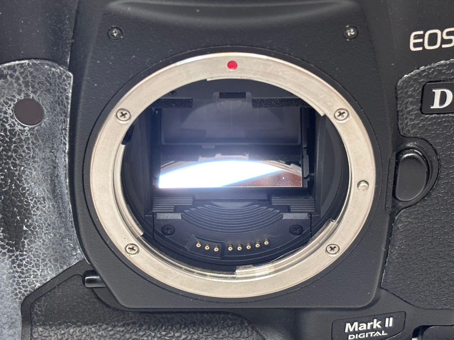 h9064キヤノン EOS-1 D Mark II一眼レフカメラ ボディ