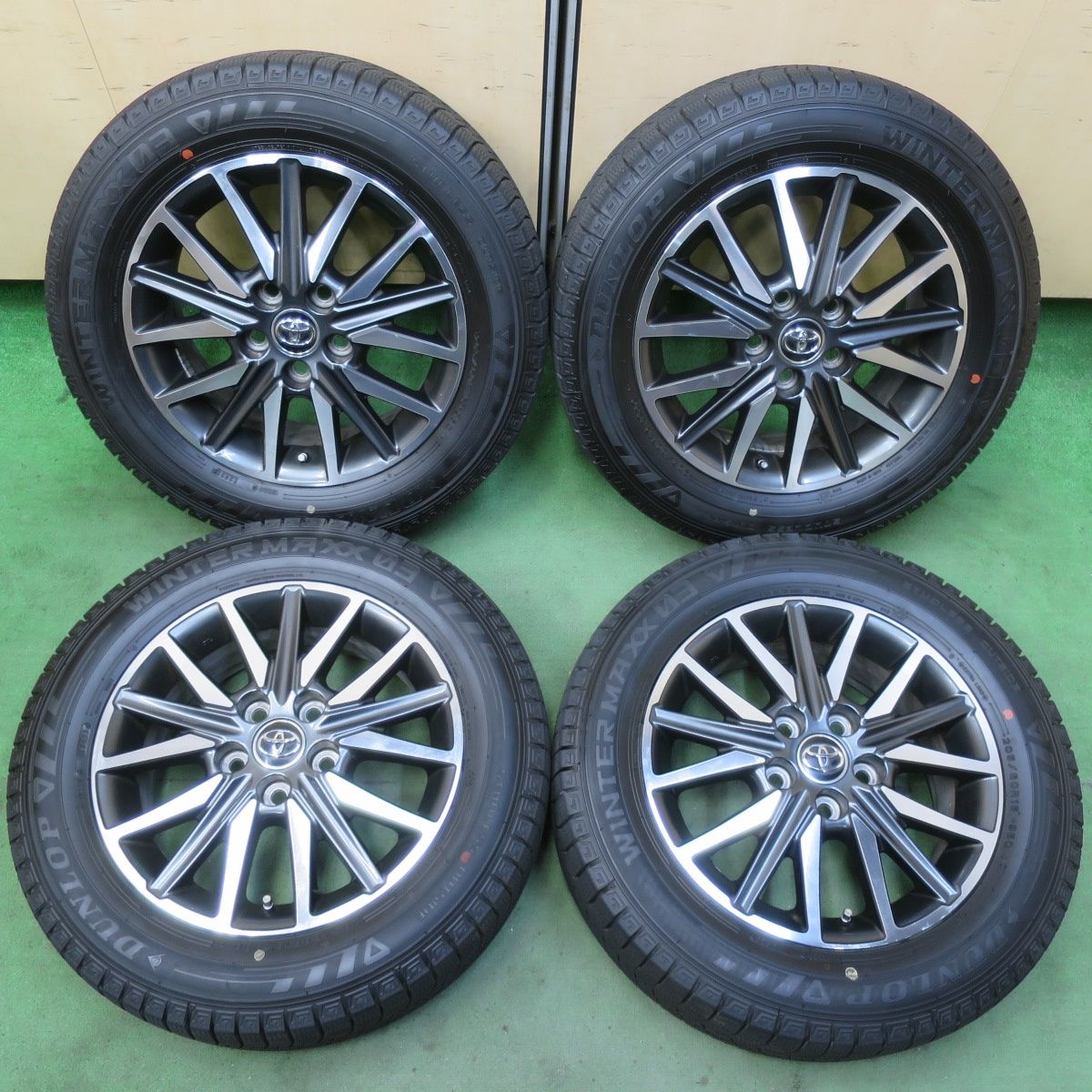 バリ溝 23年 9.5分 トヨタ 80系 ヴォクシー ノア 純正 205 60R16 スタッドレス ダンロップ ウインターマックス03 16インチ PCD114.3 5H 5092603イス