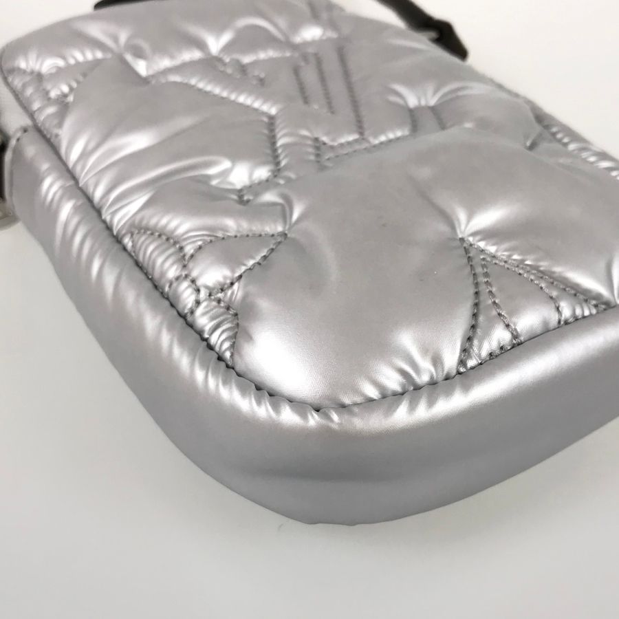 ルイ・ヴィトン LOUIS VUITTON LV ピロー フォンポーチ M81716