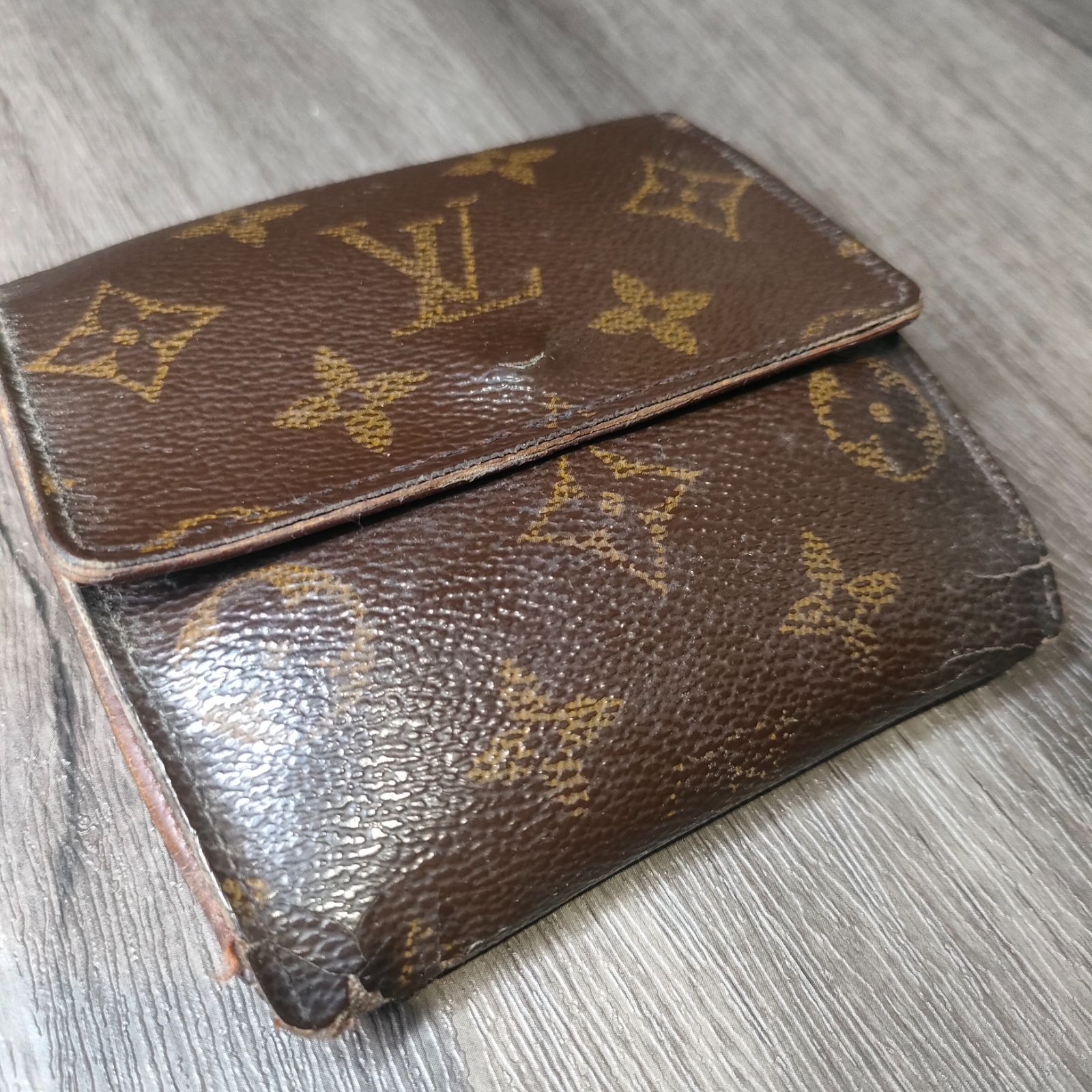ご自宅用限定お買い得品 訳あり・中古】Louis Vuitton 二つ折り財布 三つ折り財布 小物