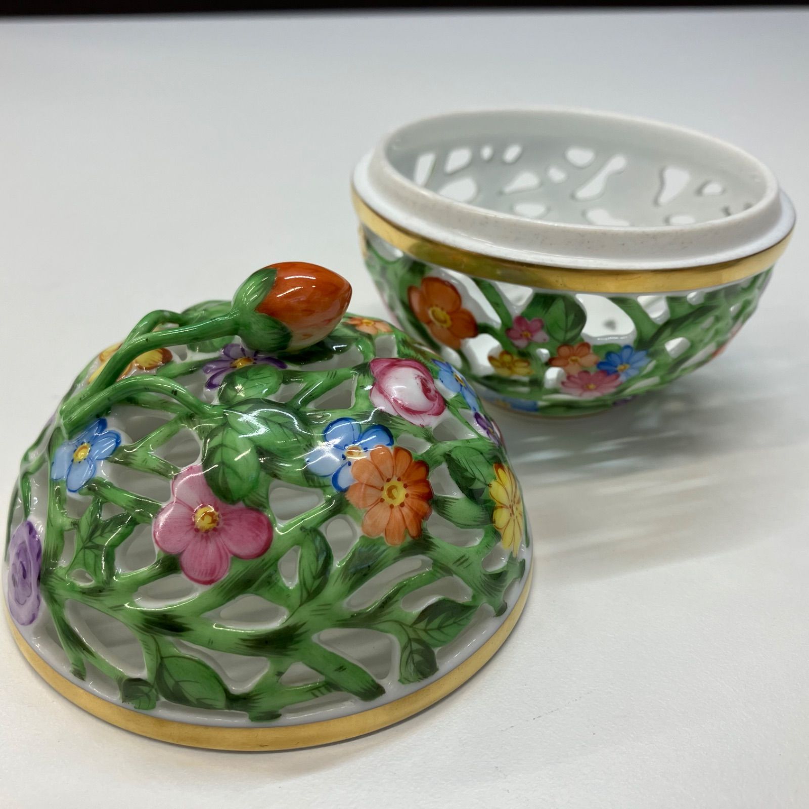 000662】 HEREND 透かしボンボニエール ROYAL PORCELAIN