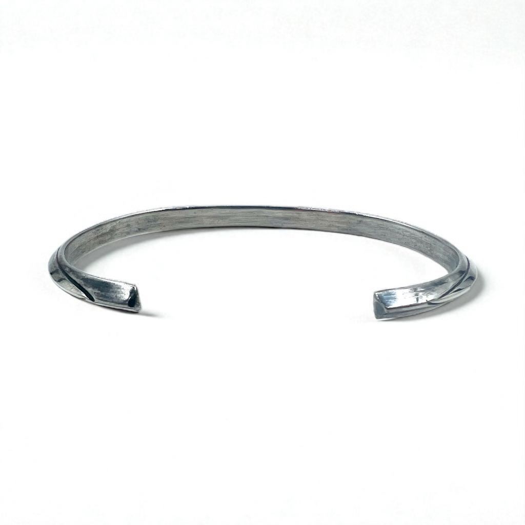 Navajo Elaine Tahe Sterling Cuff Bracelet インディアン