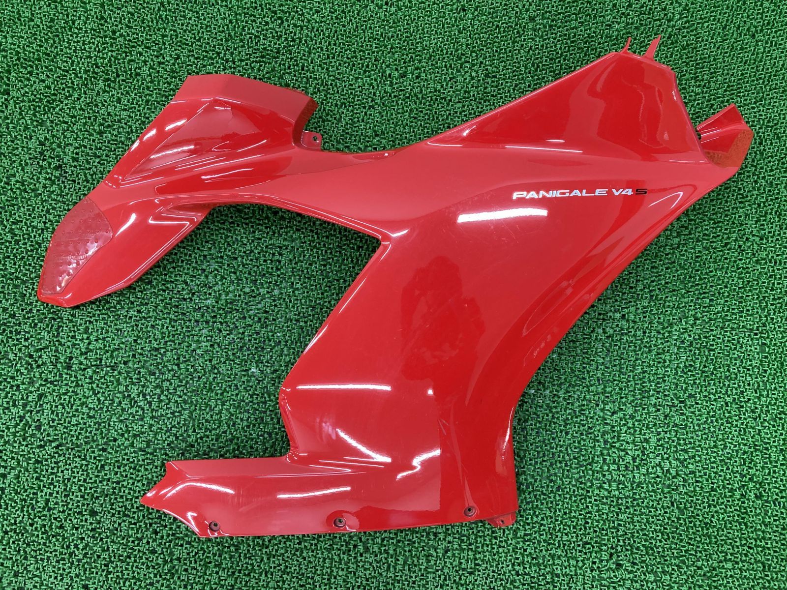 パニガーレV4S サイドカウル 右 赤 ドゥカティ 純正 PanigaleV4S 18年‐19年モデル 修復素材やペイント素材に 品薄 希少品 【中古】 75 パニガーレV4S サイドカウル 右 赤 ドゥカティ 純正 中古 PanigaleV4S
