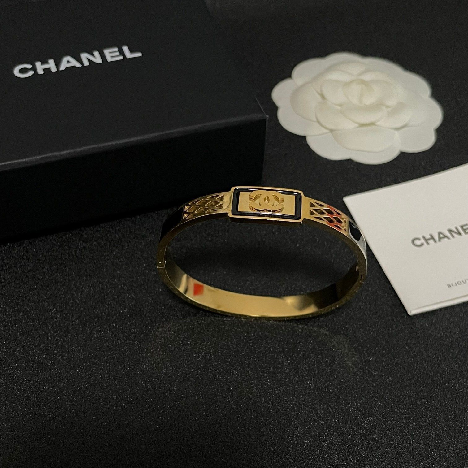 CHANEL♥新作♥アートな気品あふれるブレスレット ブレスレット、バングル - コスチューム ジュエリー | CHANEL