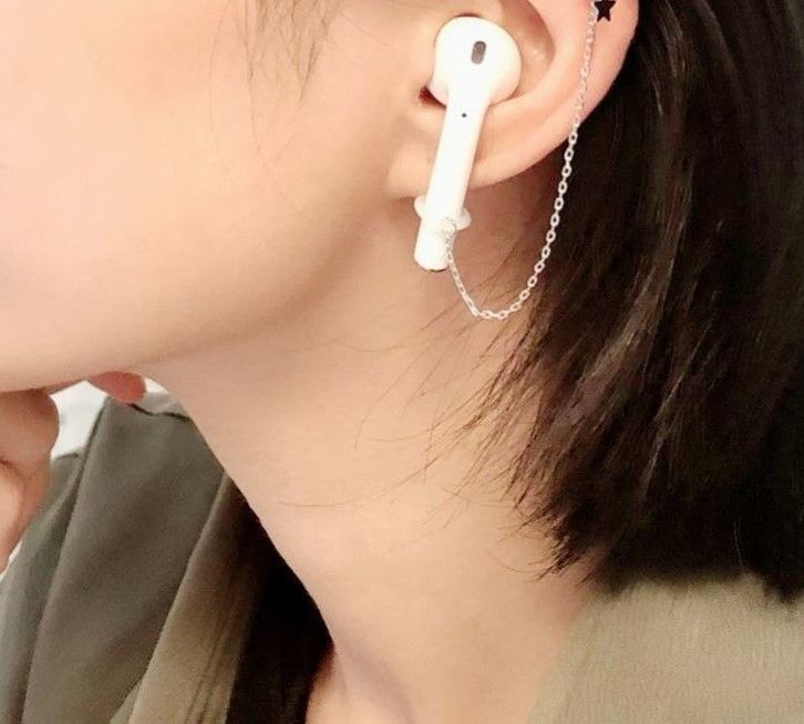 送料無料 イヤホンホルダー イヤーカフ ワイヤレスイヤホン用 AirPods レディース 女性 耳飾り 両耳用 アクセサリー 紛失防止 落下防止  チェーン ラインストーン ハート スター 星 フェイクパール シルバーカラー おしゃれ きれいめ 上品 持ち歩き シンプル 銀色