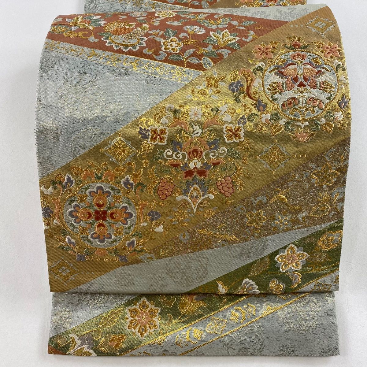 A42新品未使用　美品袋帯　箔　金糸　多彩　　唐草紋　正絹 楽天市場】【新品】 袋帯 未使用 フォーマル 正絹 京都 西陣 ま