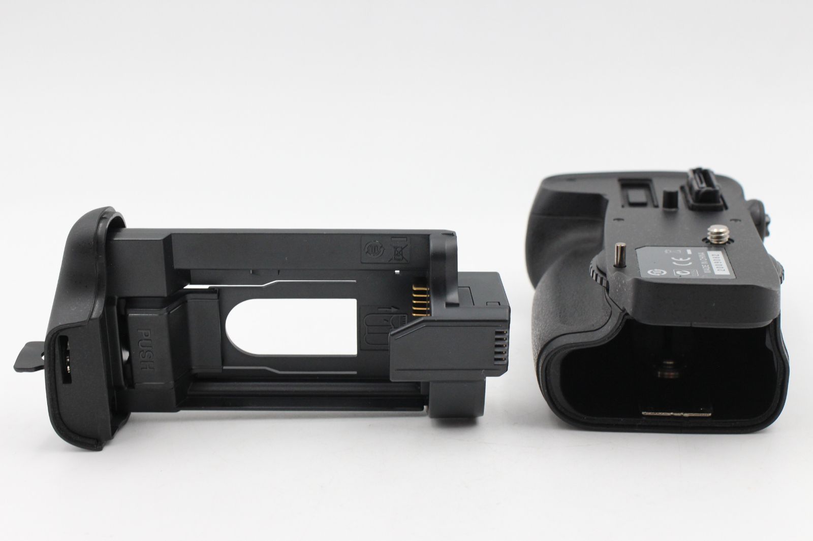 極上品☆Nikon ニコン純正マルチパワーバッテリーパック MB-D14